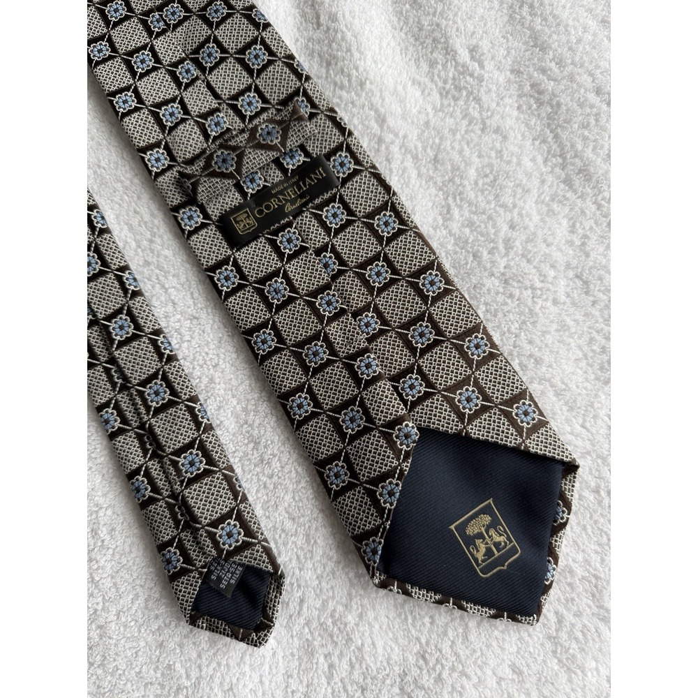 Corneliani 	Brown Square Floral Medallion Woven Jacquard Crest Silk Tie Italy